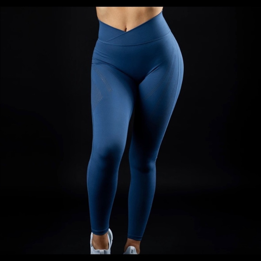 Alphalete Surface Path Laser Cut Legging
